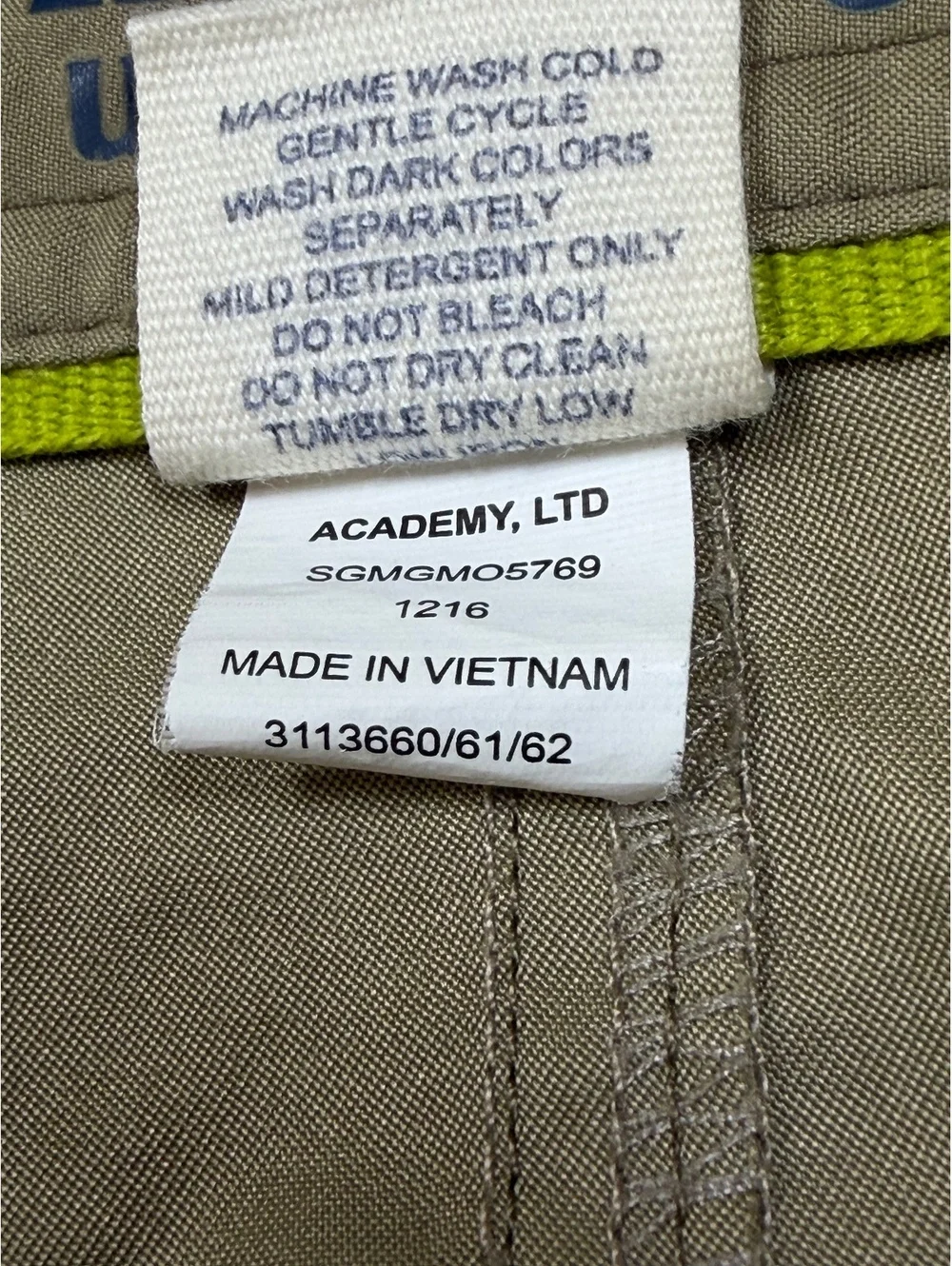 Magellan Outdoors khaki cargo shorts